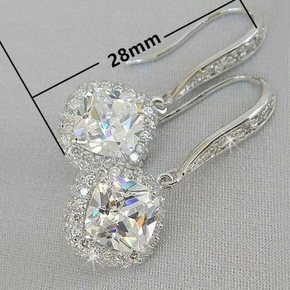 The Drop Dead Gorgeous Dangle Earring in 925 silver - Picture 2 of 5